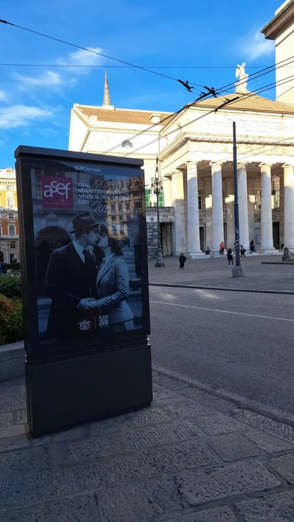 Manifesto della campagna A.Se.F. in piazza De Ferrari, davanti al Teatro Carlo Felice.