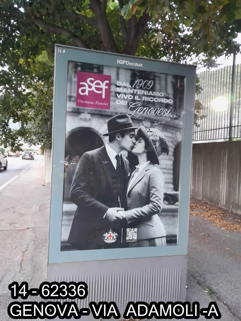 Manifesto A.Se.F. in via Adamoli a Genova, con una coppia in abiti d’epoca che si bacia.