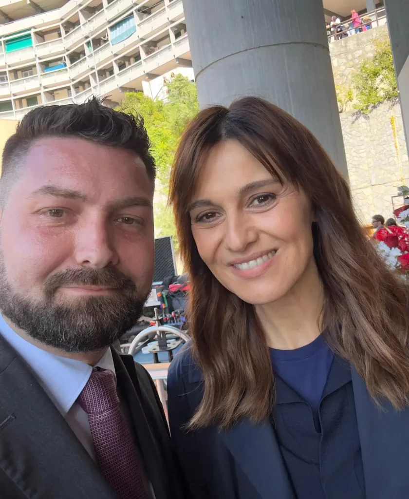 Selfie di un operatore A.Se.F. con un’attrice sul set di “Petra 3”.