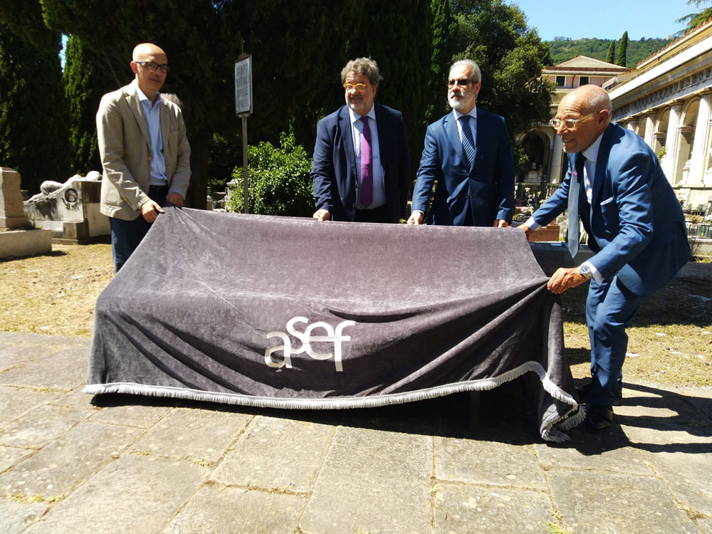 Inaugurazione delle panchine dedicate alle vittime del ponte Morandi nel cimitero di Staglieno.