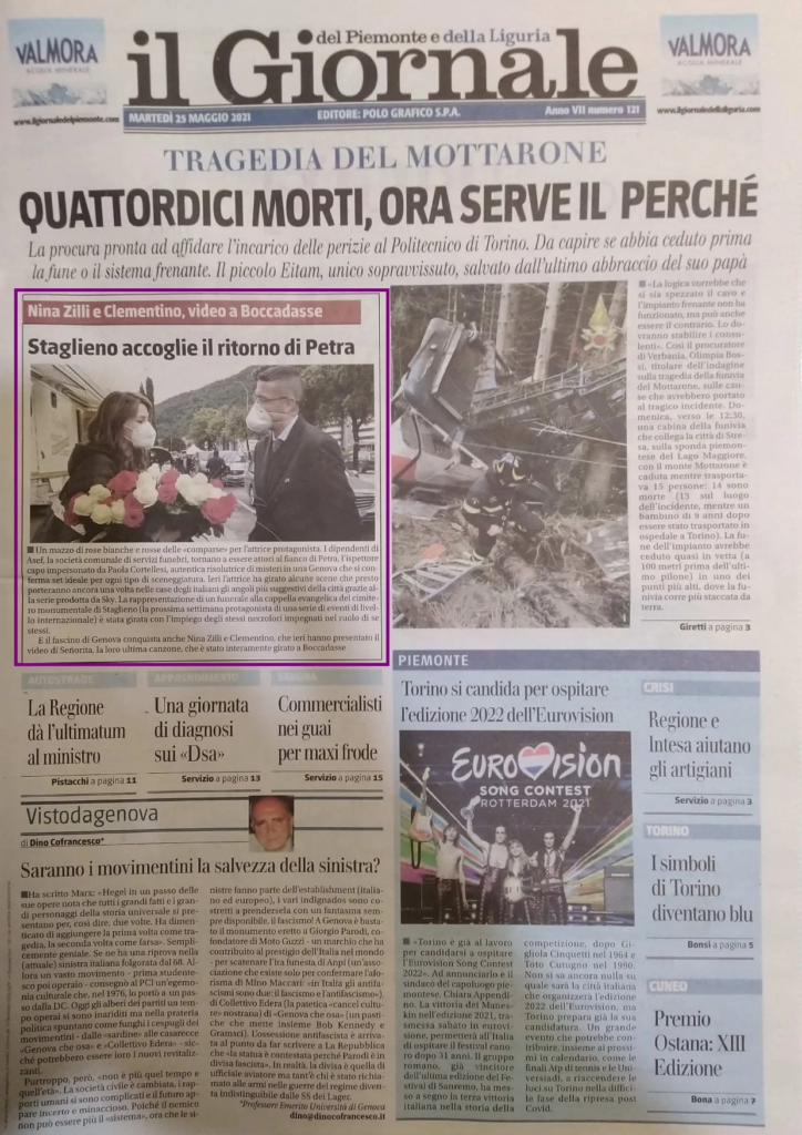 Pagina del Giornale con un articolo sul ritorno di “Petra” a Staglieno e una fotografia della consegna dei fiori.
