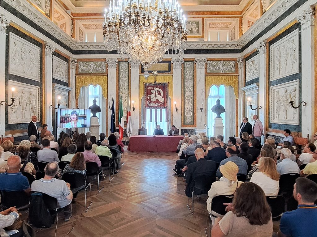 Il pubblico riunito nel Salone di Rappresentanza di Palazzo Tursi per la presentazione di Erbari Svelati.
