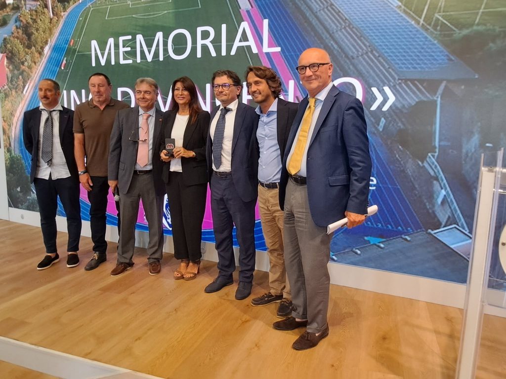 Foto di gruppo dei partecipanti alla presentazione del Memorial Lino Di Vincenzo.