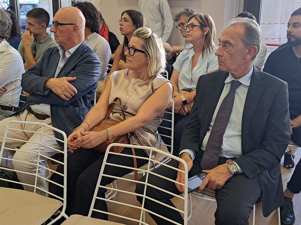Ospiti seduti in prima fila durante la presentazione della stagione di Unisport Genova.